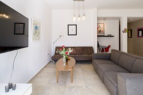 Penthouse & Terrace near Hilton by FeelHome