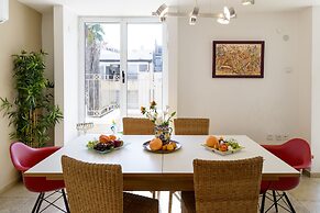 Penthouse & Terrace near Hilton by FeelHome