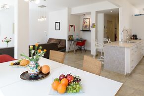 Penthouse & Terrace near Hilton by FeelHome