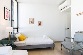 Chic Duplex Penthouse by FeelHome