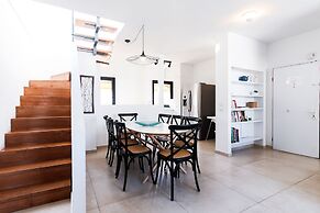 Chic Duplex Penthouse by FeelHome