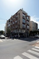 Chic Duplex Penthouse by FeelHome