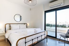 Chic Duplex Penthouse by FeelHome