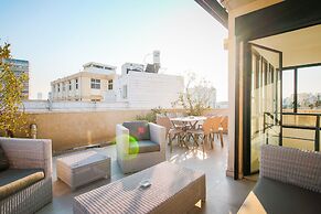 Chic Duplex Penthouse by FeelHome