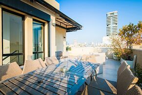 Chic Duplex Penthouse by FeelHome