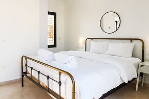 Chic Duplex Penthouse by FeelHome