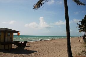 Hollywood Beach Resort-cute Petite Studio