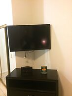 Hollywood Beach Resort- Beautiful Large Studio , Simply the Best Value