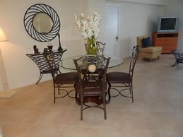 Hollywood Beach Resort -two Bedrooms Sleeps 6