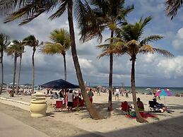 Hollywood Beach Resort -two Bedrooms Sleeps 6