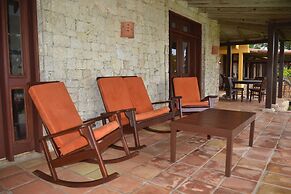 Family Oriented - Private Beach & Horse Stables - Ocean, Pool, & Hot T