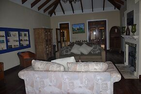 Family Oriented - Private Beach & Horse Stables - Ocean, Pool, & Hot T