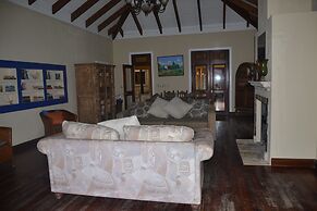 Family Oriented - Private Beach & Horse Stables - Ocean, Pool, & Hot T