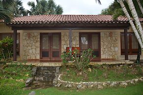 Family Oriented - Private Beach & Horse Stables - Ocean, Pool, & Hot T