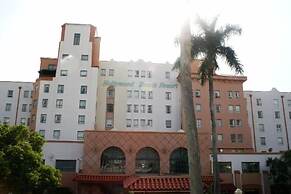 Hollywood Beach Resort- Large Studio Sleeps 4