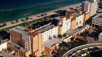 Hollywood Beach Resort- Large Studio Sleeps 4