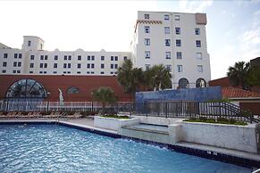 Hollywood Beach Resort- Large Studio Sleeps 4