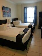 Hollywood Beach Resort- Large Studio Sleeps 4