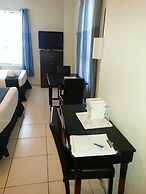 Hollywood Beach Resort- Large Studio Sleeps 4