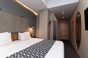 Amante Narikala Hotel