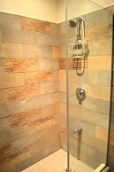 Ella's Park View Townhouse Crown Point