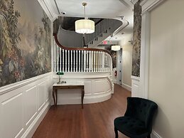 Charlesgate Suites