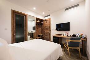 Triple E Hotel Fine Art Museum