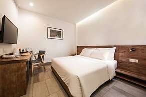 Triple E Hotel Fine Art Museum