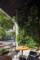 Triple E Hotel Fine Art Museum