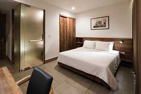 Triple E Hotel Fine Art Museum