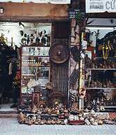 Triple E Hotel Fine Art Museum