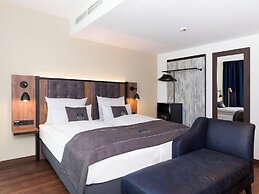 Holiday Inn - the niu, Saddle Furth by IHG