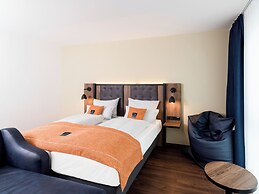 Holiday Inn - the niu, Saddle Furth by IHG