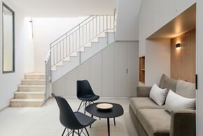 Elegant Duplex with XL Patio by FeelHome
