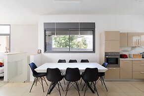 Elegant Duplex with XL Patio by FeelHome