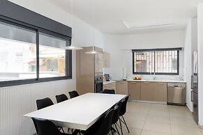 Elegant Duplex with XL Patio by FeelHome