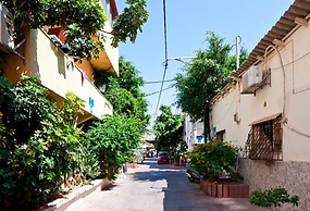 Elegant Duplex with XL Patio by FeelHome