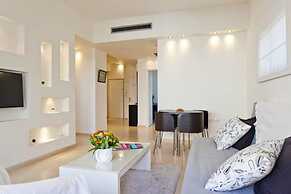 Deluxe Frishman Beach 1Min Beach