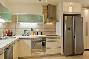 Deluxe Frishman Beach 1Min Beach