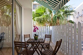 Deluxe Frishman Beach 1Min Beach