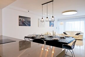 High Class Condo at Marina by FeelHome