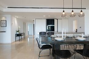 High Class Condo at Marina by FeelHome