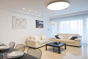 High Class Condo at Marina by FeelHome