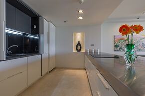 High Class Condo at Marina by FeelHome