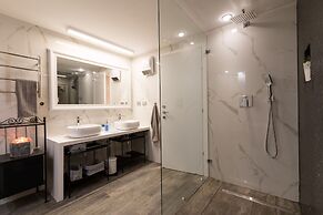 High Class Condo at Marina by FeelHome