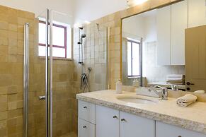 Amazing Duplex Penthouse with 2 Terraces by FeelHome