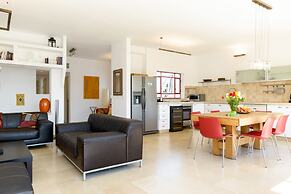 Amazing Duplex Penthouse with 2 Terraces by FeelHome