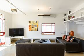 Amazing Duplex Penthouse with 2 Terraces by FeelHome