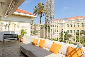 Terrace & View on Dallal square by FeelHome