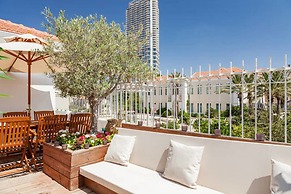 Terrace & View on Dallal square by FeelHome